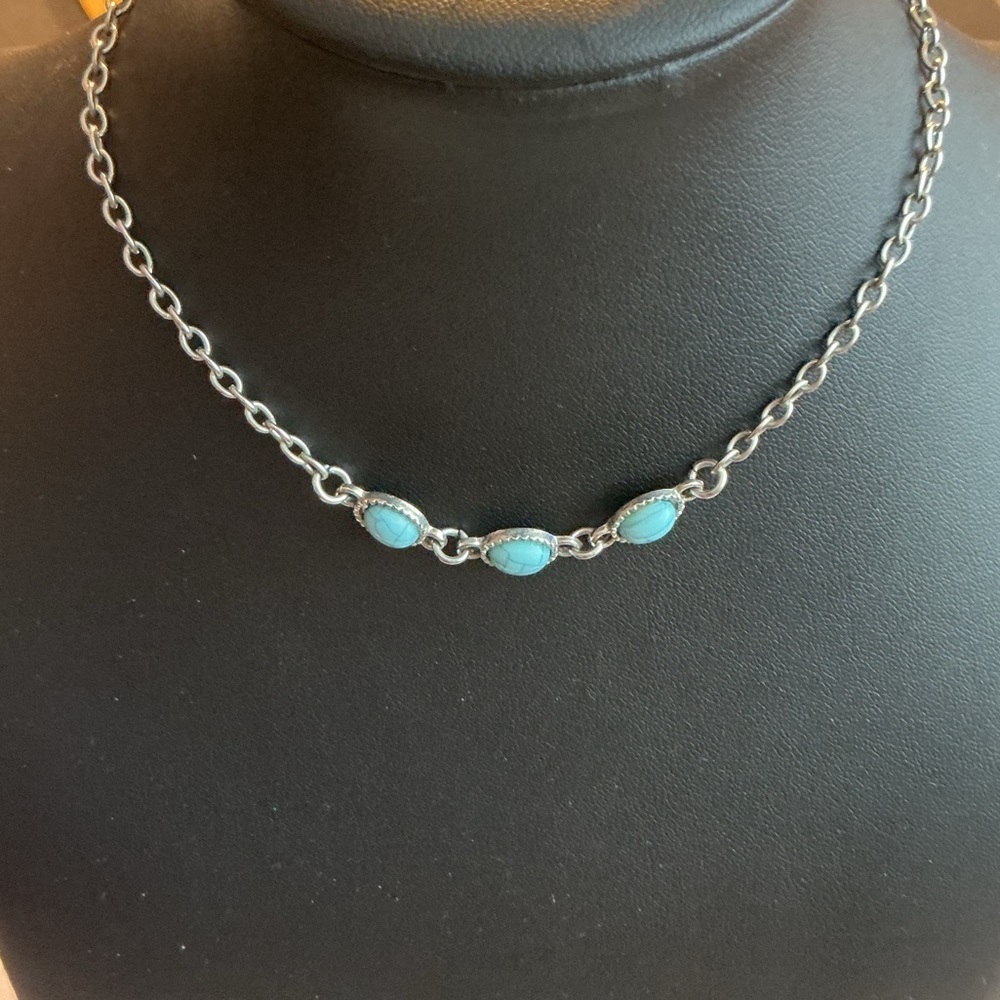 Lia Sophia Vintage Silver Tone Choker Necklace Faux Turquoise and Rings Set - Picture 2 of 6